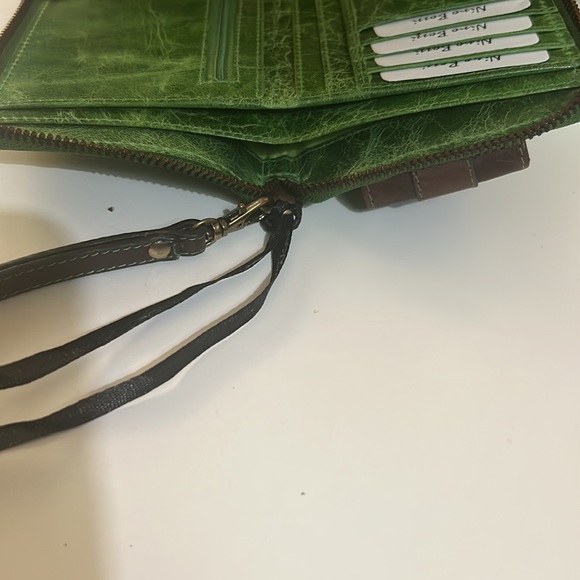 Nino Bossi Wallet Wristlet Green - Picture 4 of 4